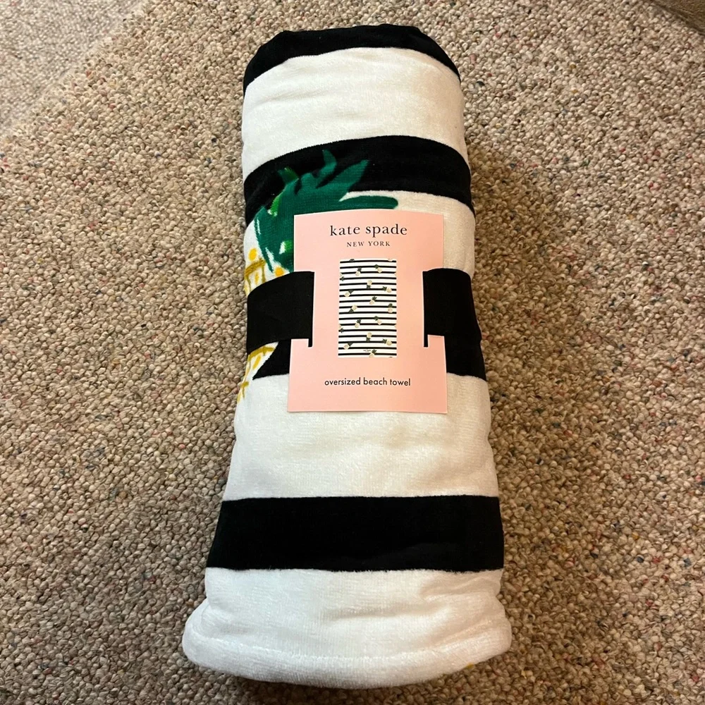 🆕 Kate Spade Pineapple Stripe Beach Towel